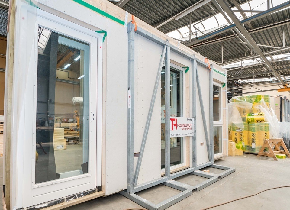 Houtskeletbouw met houten kozijnen fabriek 2 Houtskeletbouw met houten kozijnen fabriek 2
